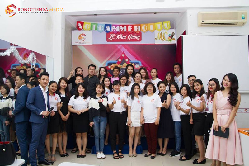 khai-giang-khoa-mc16